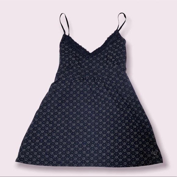 🌟SALE 2/$10.00‼️ American Eagle Women’s Navy/ Floral Top/ tied waist size M - Picture 2 of 9